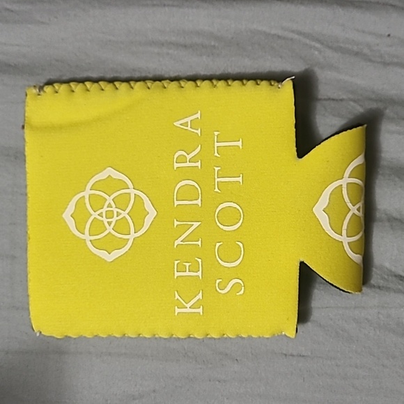 Collapsible Can Koozie - Picture 1 of 4